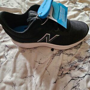 NEW Balance shoes